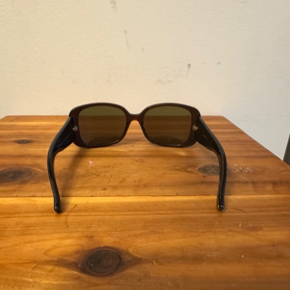 Women's Gucci Sunglasses - Picture 3 of 4